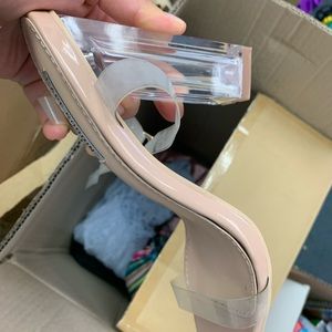 Caja ropa usada en buen estado mujer